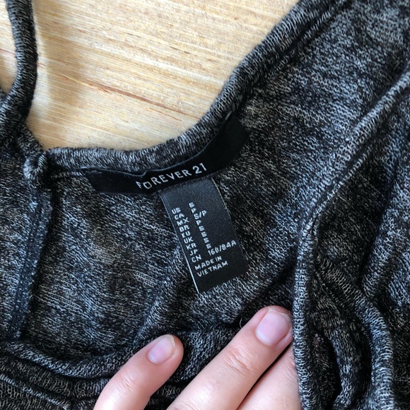 Cute charcoal tank with side slits - Picture 3 of 3